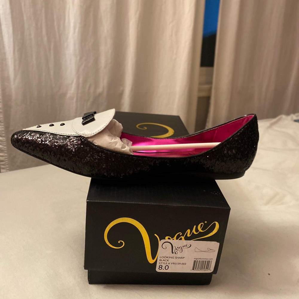 Vogue Black Flats.